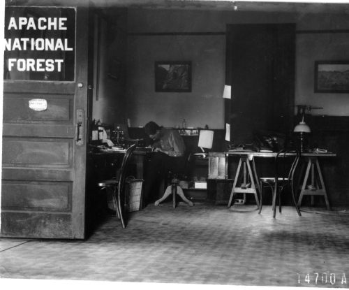 Interior of the Apache office headquarters (1912)